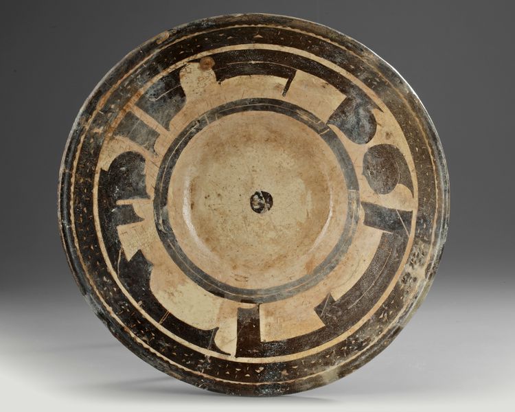 A NISHAPUR CALLIGRAPHIC SLIP-PAINTED POTTERY DISH, PERSIA, 10TH- 11TH CENTURY