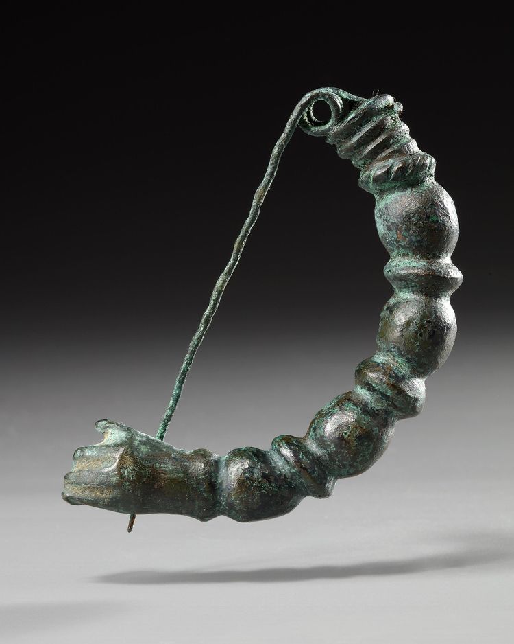 A GREEK PHRYGIAN BRONZE ARM FIBULA BROOCH, CIRCA 6TH CENTURY B.C.