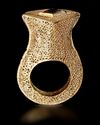 A MAGNIFICENT EARLY ISLAMIC GOLD RING,  NEAR EAST 10TH-11TH CENTURY