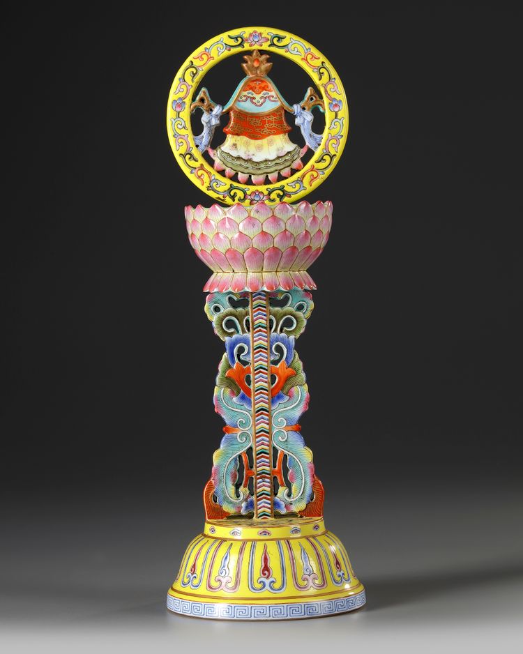 A CHINESE FAMILLE ROSE BUDDHIST EMBLEM ALTAR ORNAMENT, 19TH-20TH CENTURY