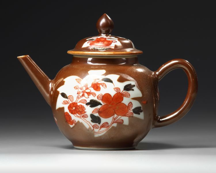 A Chinese 'Batavia ware' teapot and cover
