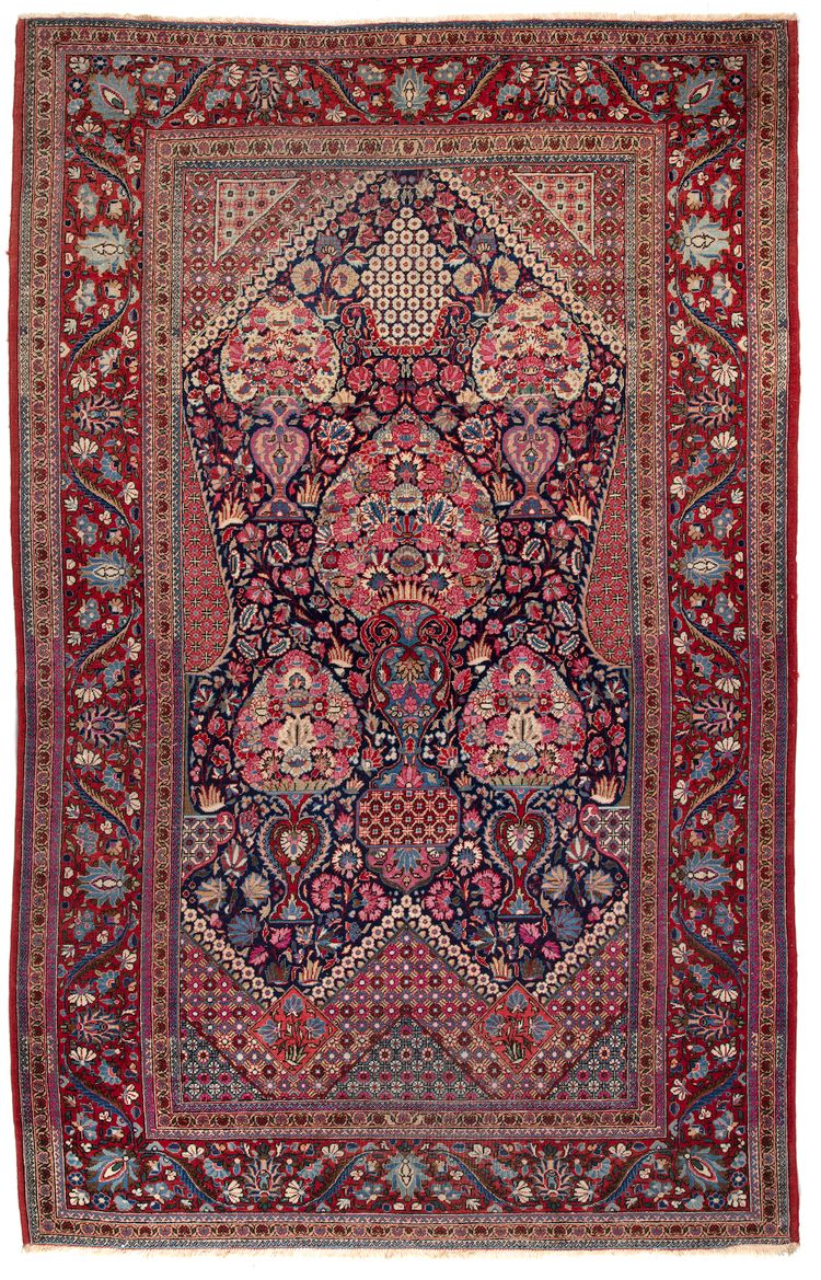 A PERSIAN KASHAN PRAGER RUG, CIRCA 1920