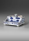 BLUE AND WHITE DELFT INKWELL AND DESK STAND, DATED 1715