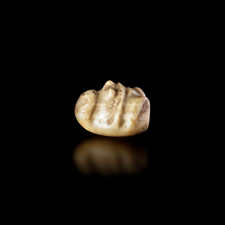 A SMALL HARD STONE MIDDLE EASTERN IDOL. 4/3rd.mill.B.C.