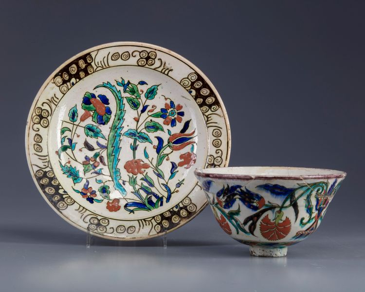 An Ottoman kutahya dish and a bowl
