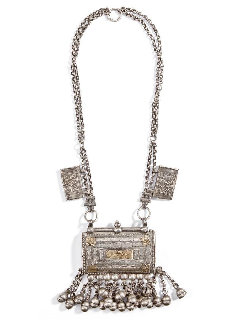 A SILVER NECKLACE, OMAN, 19TH CENTURY