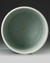 A CHINESE BLUE AND WHITE BRUSH POT, 19TH/20TH CENTURY
