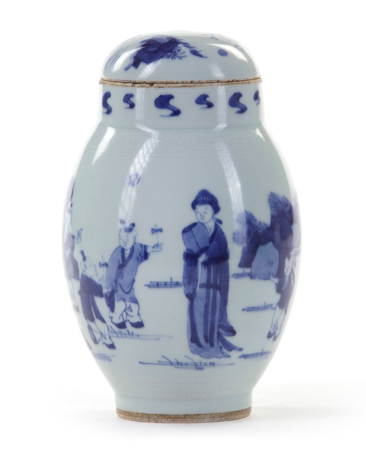 A CHINESE BLUE AND WHITE POT AND COVER