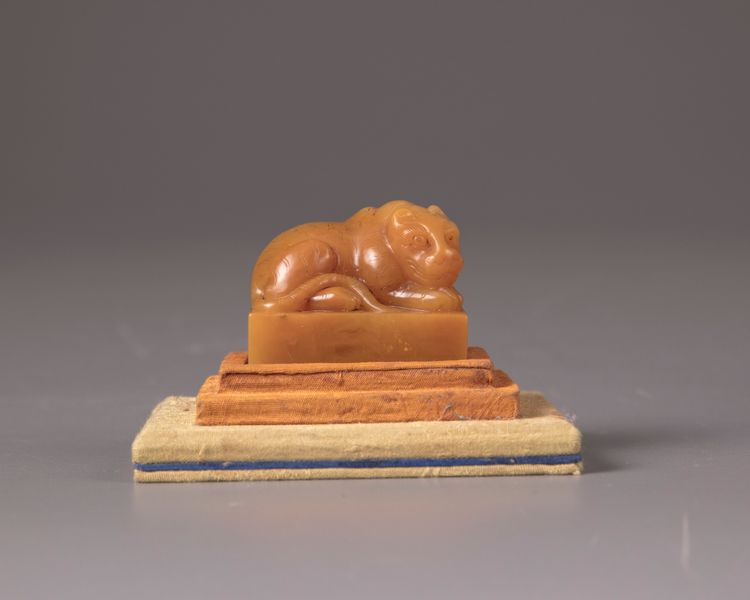 A Chinese yellow soapstone 'tiger' seal