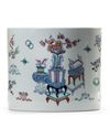 A CHINESE DOUCAI PORCELAIN BRUSH POT, 19TH-20TH CENTURY