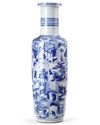 A CHINESE BLUE AND WHITE 'FIGURAL' ROULEAU VASE, CHINA, QING DYNASTY (1644-1911)