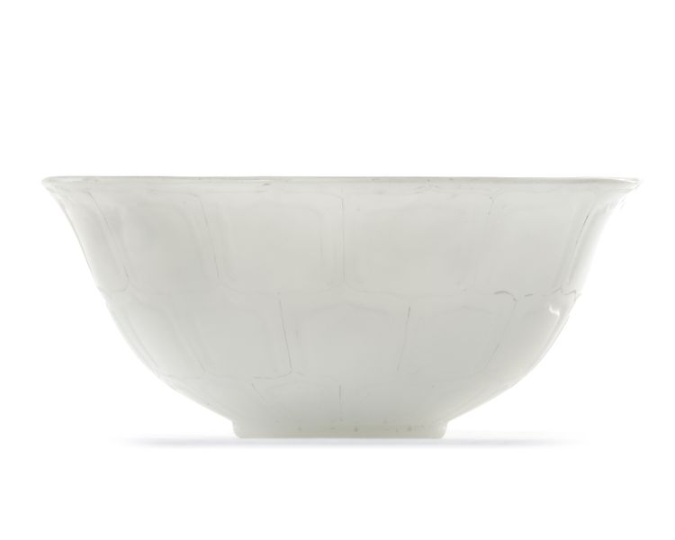 A CHINESE MUGHAL STYLE JADE BOWL,  20TH CENTURY