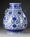 A LARGE CHINESE BLUE AND WHITE HU VASE, 19TH-20TH CENTURY