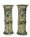 A PAIR OF CHINESE FAMILLE VERTE GU VASES, 19TH-20TH CENTURY