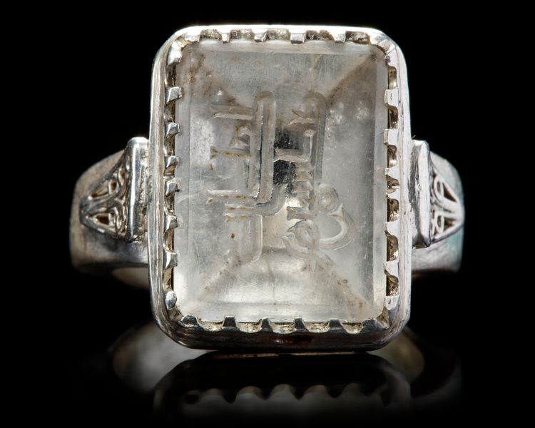 AN AGATE SEAL SILVER RING