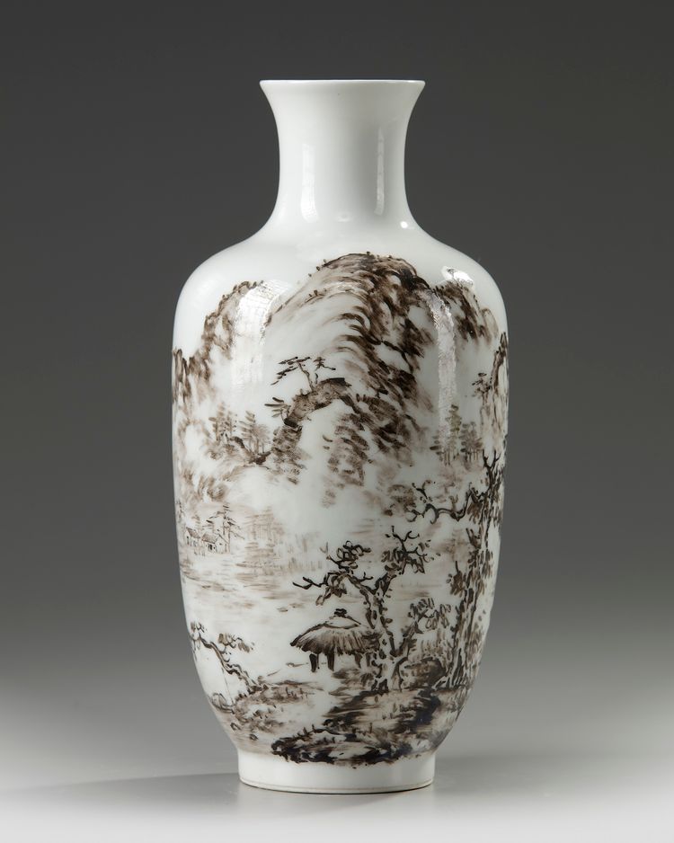 A Chinese en-grisaille decorated 'landscape' vase