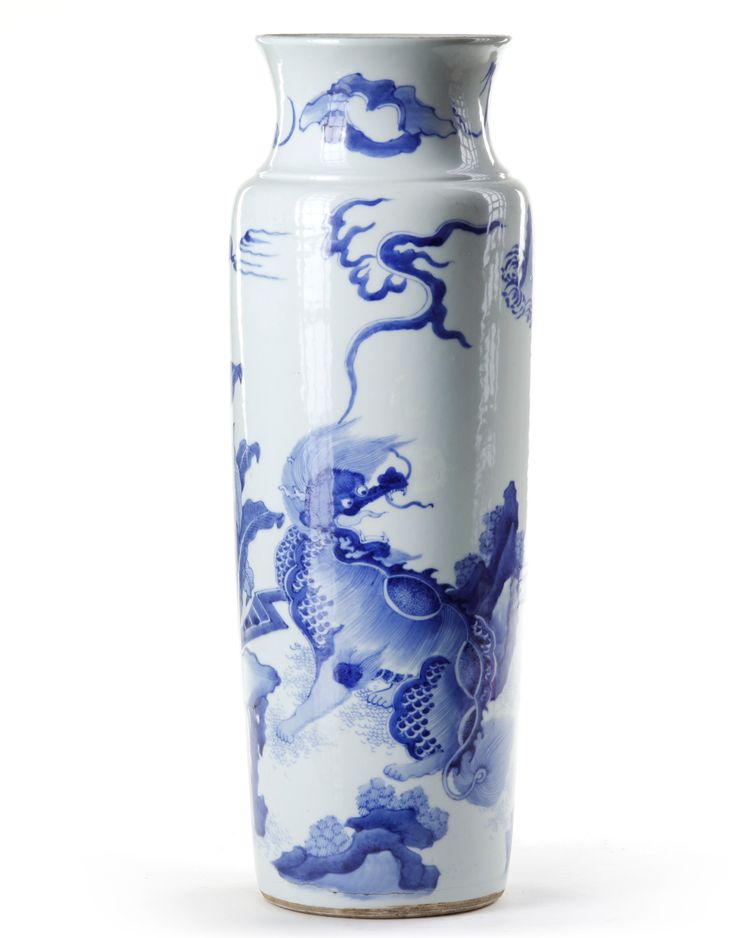 A CHINESE BLUE AND WHITE SLEEVE VASE