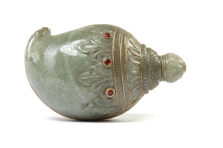 A MUGHAL JADE GUNPOWDER HOLDER, EARLY 20TH CENTURY