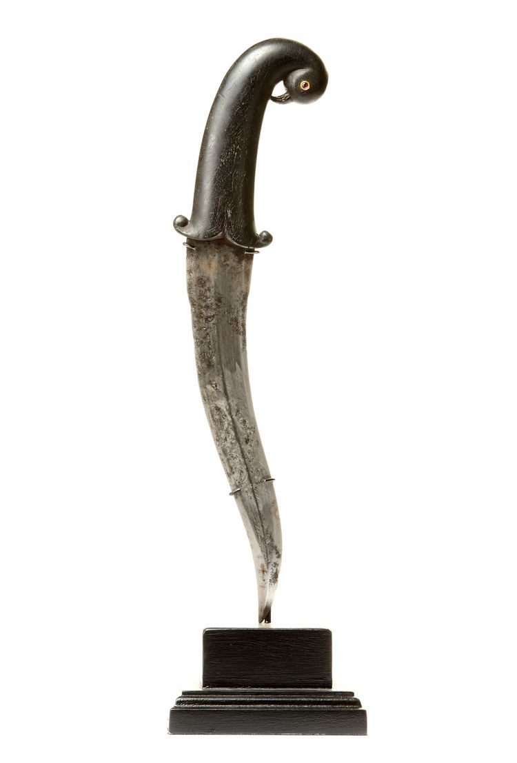 A MUGHAL DAGGER WITH PIGEON-SHAPED HILT, INDIA, 18TH CENTURY