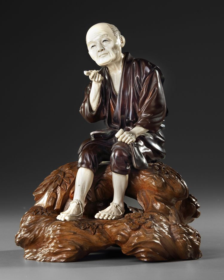 A LARGE JAPANESE BRONZE AND BONE OKIMONO OF A PIPE SMOKER, MEIJI PERIOD (1868-1912)