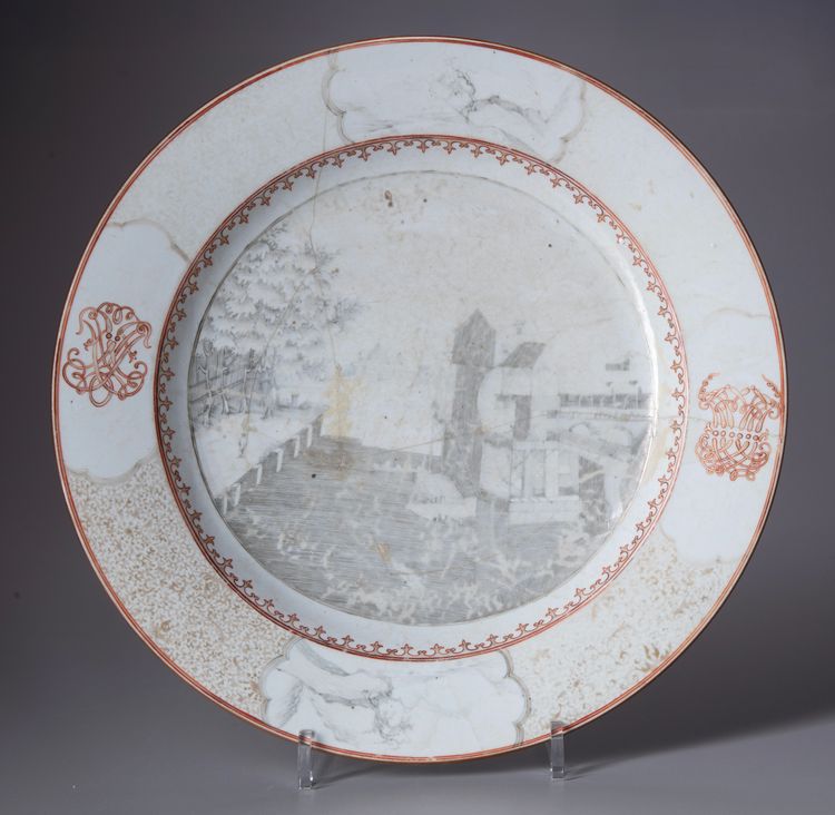A LARGE CHINESE EXPORT PLATE, 18TH CENTURY