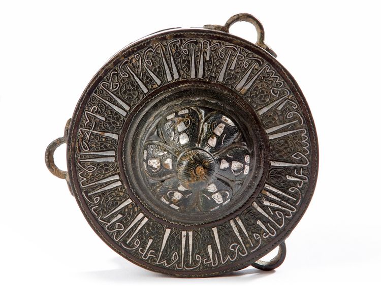 A BRONZE INSCRIBED SILVER-INLAY LID, KHORASAN, 12TH-13TH CENTURY