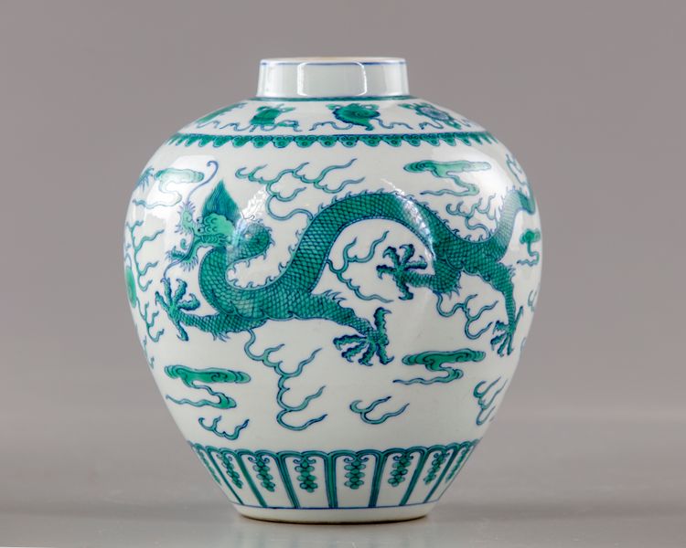A Chinese  dragon porcelain jar