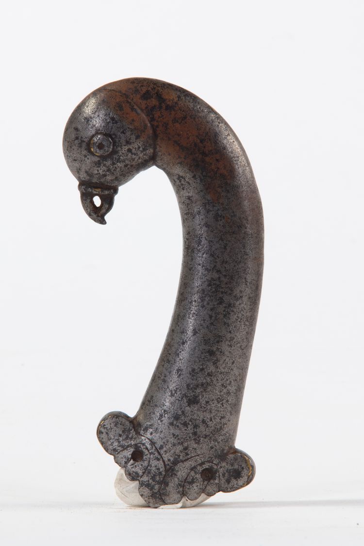 A MUGHAL PIGEON-SHAPED DAGGER HILT, INDIA, 18TH CENTURY