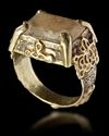 AN AGATE SEAL GOLD RING