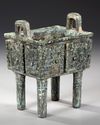 A CHINESE ARCHAIC BRONZE RECTANGULAR FOOD VESSEL, SHANG DYNASTY (CIRCA 1600-1100 BC)