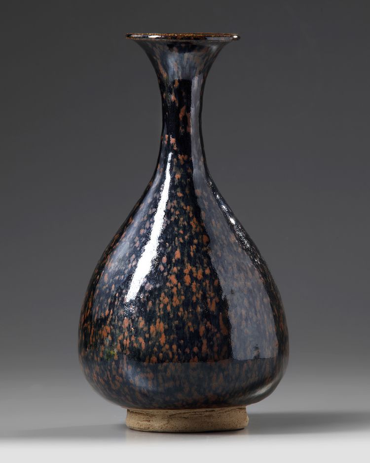 A CHINESE BLACK GLAZED RUST-SPLASHED PEAR-SHAPED VASE, SONG-STYLE