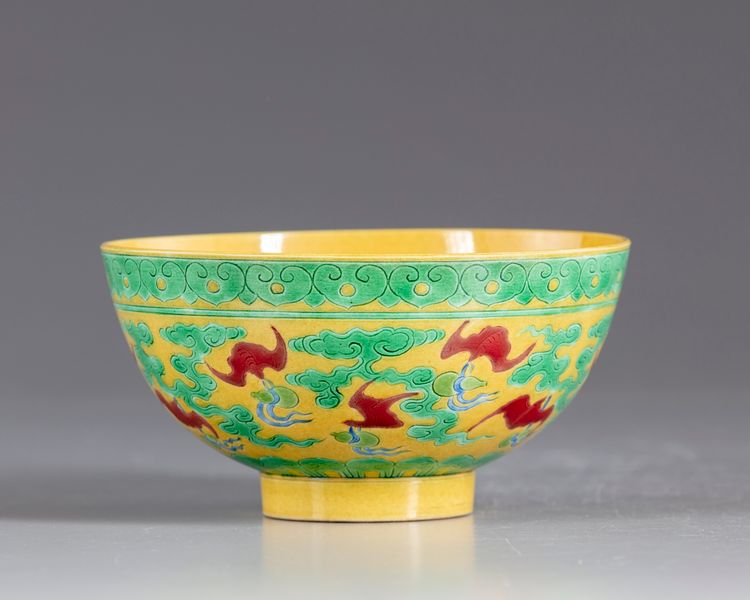 A Chinese yellow ground 'fu bats' bowl