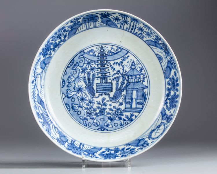 A Chinese blue and white Kraak porcelain 'twin peacock' charger