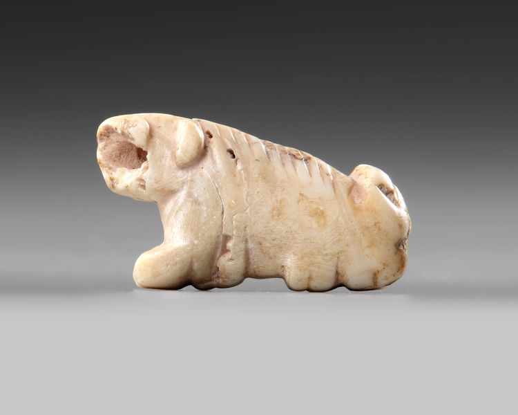 A LION AMULET IN SHELL, CIRCA 3500 BC