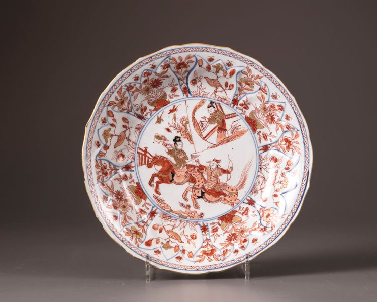 A Chinese imari moulded barbed-rim 'hunting' plate