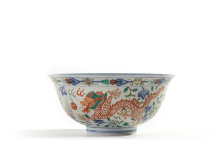 A Chinese wucai 'dragon and phoenix' bowl