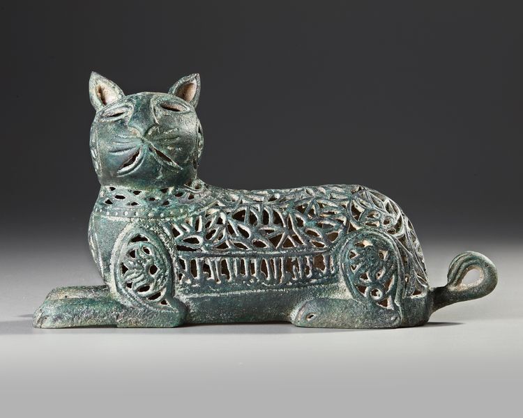 A PERSIAN FELINE-FORM BRONZE INCENSE BURNER, KHURASSAN STYLE, 19TH-20TH CENTURY