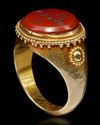 AN AGATE SEAL GOLD RING