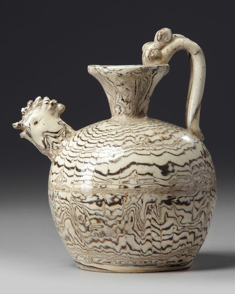 A Chinese marbled chicken head ewer