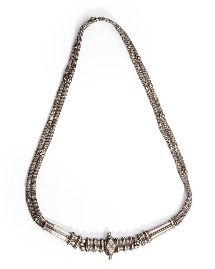 A SILVER NECKLACE, NEPAL, 19TH CENTURY