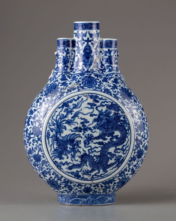A blue and white moonflask