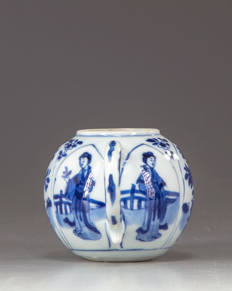 A Chinese blue and white sugar pot