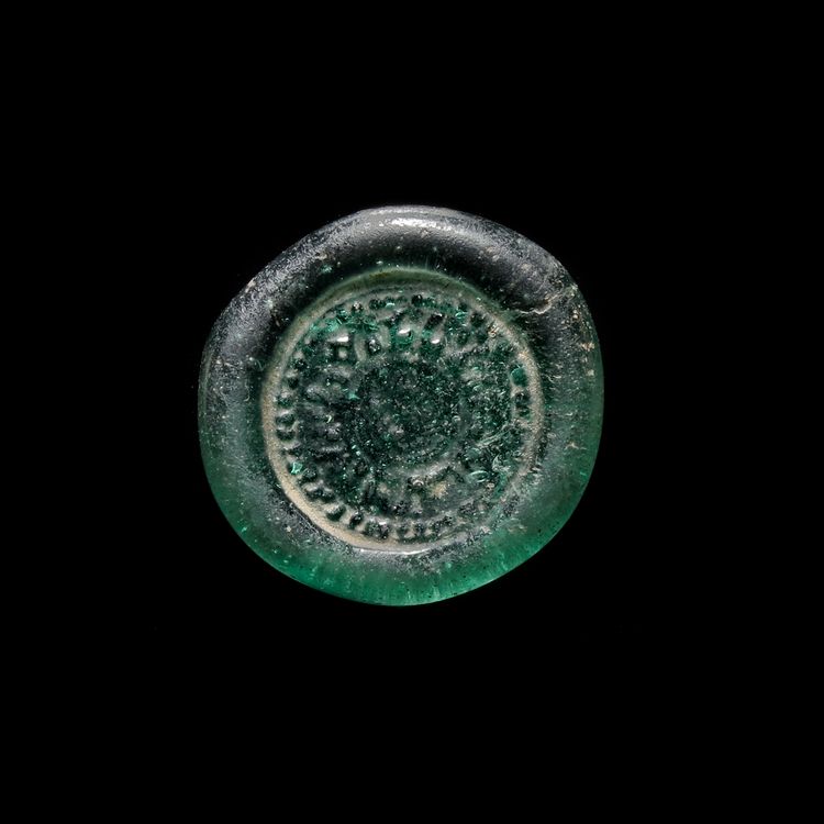 A FATIMID GLASS WEIGHT OF DOUBLE DIRHAM, AL-MUSTANSIR BI-ALLAH (AH 427-487 / 1036-1094 AD),