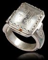 AN AGATE SEAL SILVER RING
