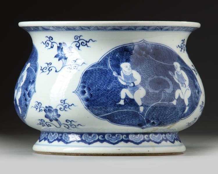 A Chinese blue and white censer