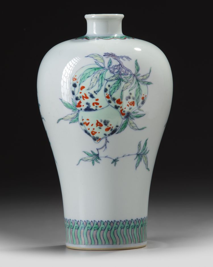 A CHINESE DOUCAI GLAZED 'THREE ABUNDANCES' MEIPING VASE