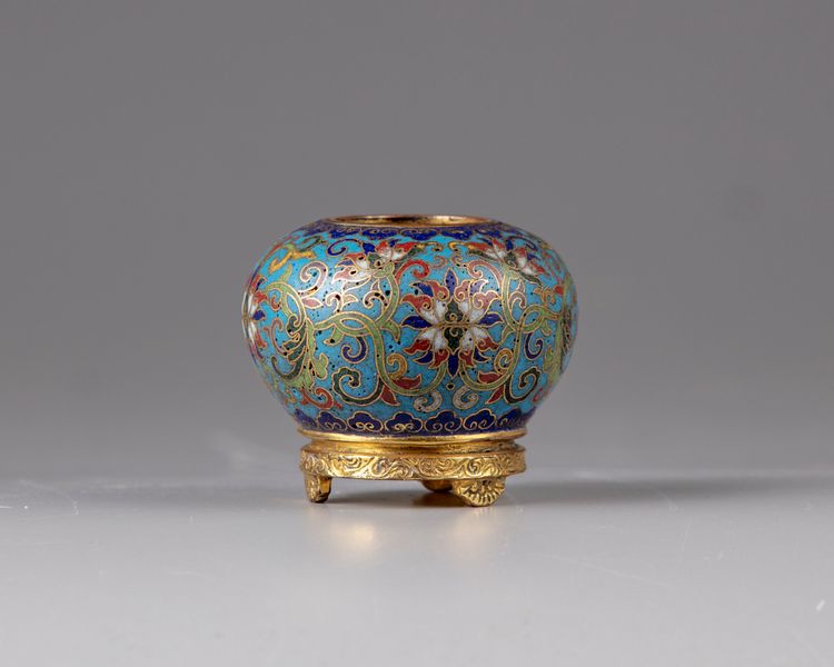 A small Chinese cloisonne enamel water pot