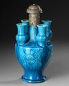 A CHINESE TURQUOISE GLAZED VASE, 20TH CENTURY