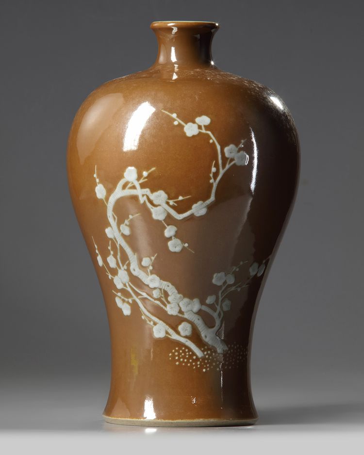 A CHINESE BROWN GROUND MEIPING VASE, CHINA, 20TH CENTURY