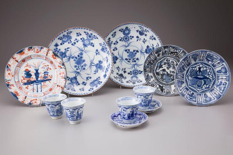 Lot of 12 Chinese porcelain items